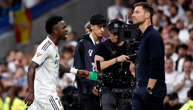 下课后阿隆索谏言：别惯着更衣室，2年一无所获，就怪弗洛伦蒂诺|皇马|哈维·阿隆索|维尼修斯|哈维-阿隆索|皇家马德里_新浪体育_新浪新闻